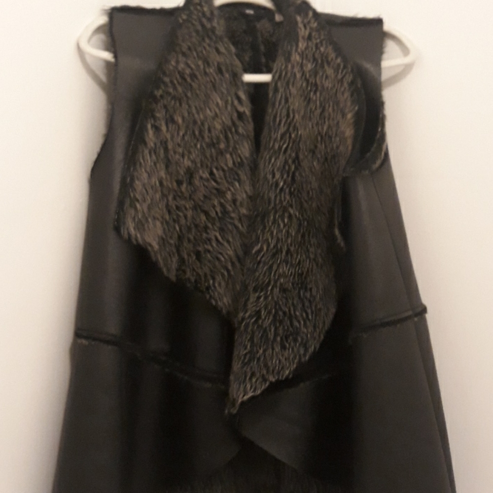 FUR &LEATHER VEST.
